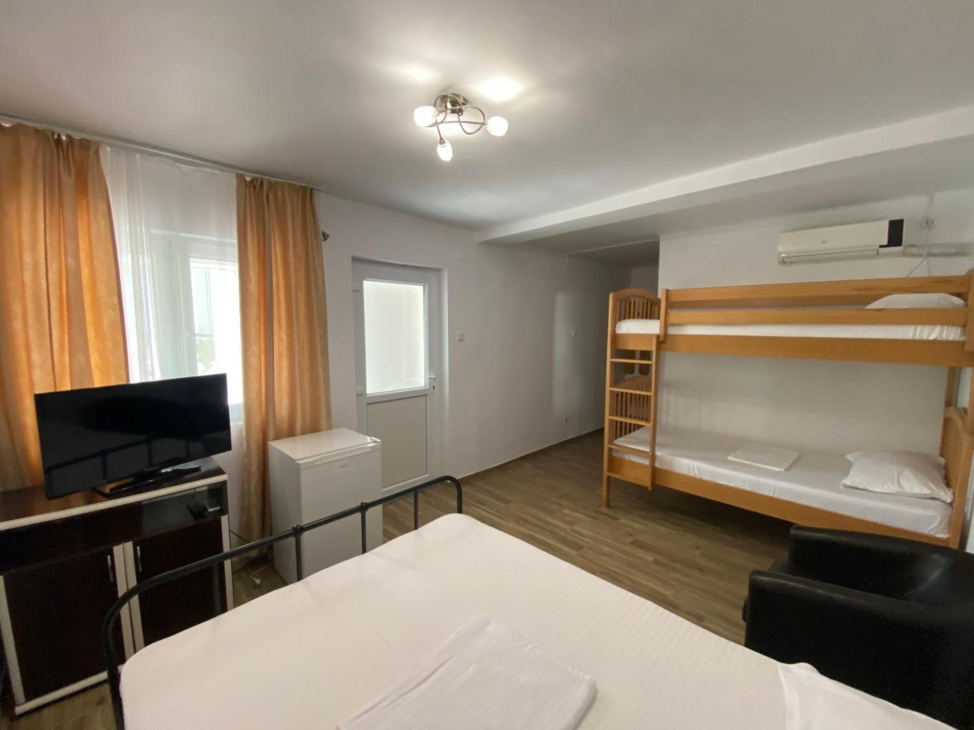Hotel Casa Ciobi Două Mai Pokoj fotografie