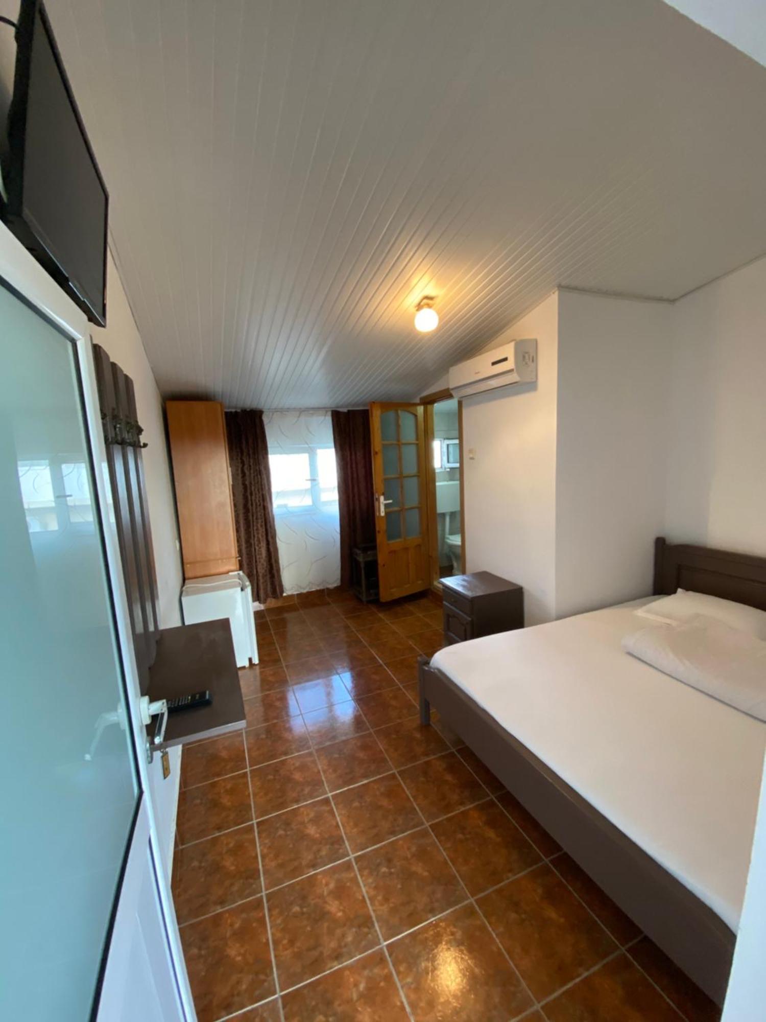 Hotel Casa Ciobi Două Mai Pokoj fotografie
